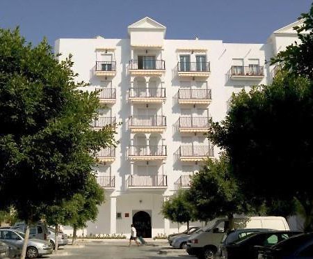 אסטפונה Apartamentos Miguel Angel מראה חיצוני תמונה